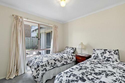 Elizabeth Grove 3