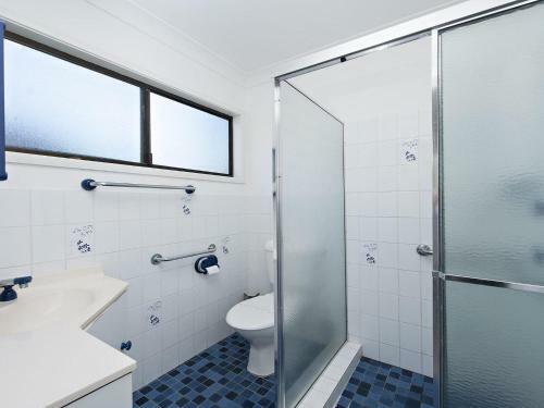 Beach House' 8 Mistral Close - Large House With Aircon