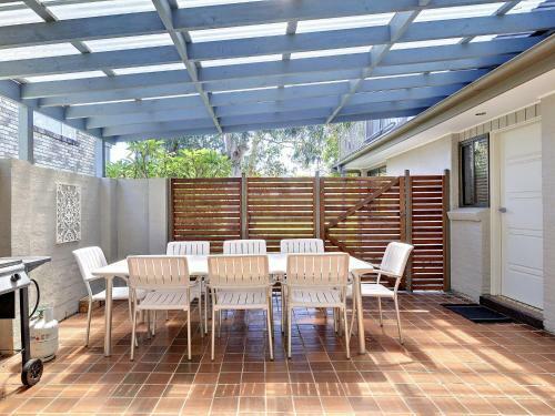 Beach House' 8 Mistral Close - Large House With Aircon