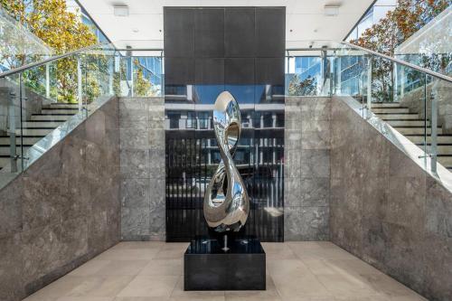 Beautiful Modern Lake View Apartment