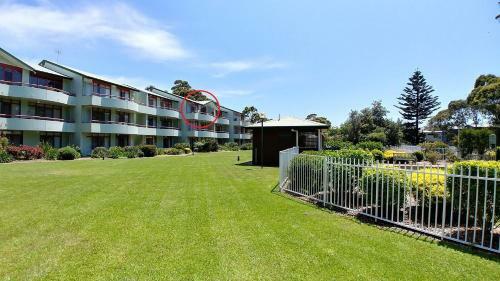 Fathoms Apartment 18/1a Mitchell Pde - All Linen Provided