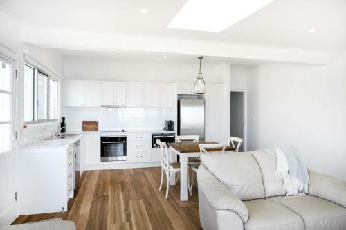 Pa's Beach House - Apartment 2