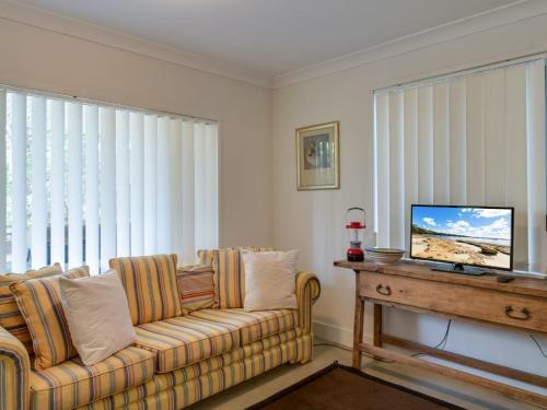 Kookaburra House At Vincentia 4pm Check Out Sundays