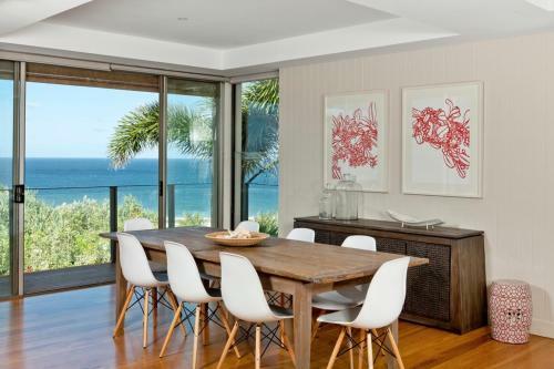 Spacious With Surf Views, Sunshine Beach