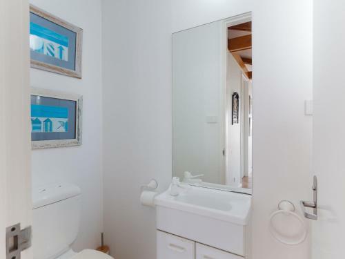 Unit 1 44 Danalene Pde Fantastic Waterfront Property With Air Con