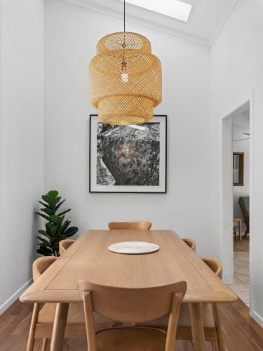 4 Bedroom Coastal House// Moments From Beach