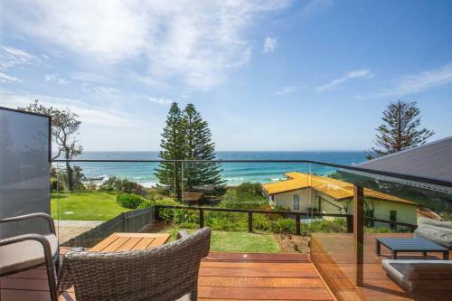 Seaview - Pet Friendly With Stunning Views - 1 Min To Beach