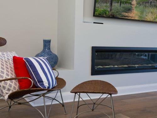 Dayz Dreamin - Pool, Gas Fireplace And Beachfront