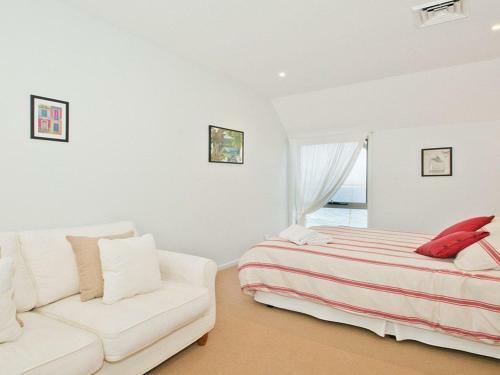 Villa Mer - Stylish Waterfront Accommodation