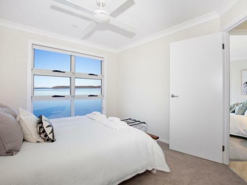 Tranquility Absolute Waterfront - Pet Friendly - 10 Mins To Hyams Beach