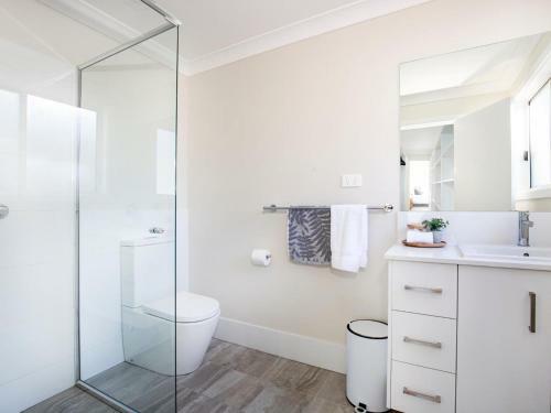 Tranquility Absolute Waterfront - Pet Friendly - 10 Mins To Hyams Beach