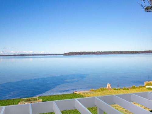 Tranquility Absolute Waterfront - Pet Friendly - 10 Mins To Hyams Beach