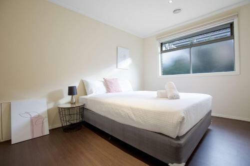Magnificent Lux Stay@mont Albert 4br/wifi/garage