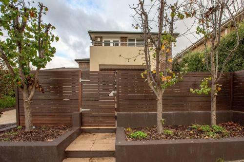 Magnificent Lux Stay@mont Albert 4br/wifi/garage
