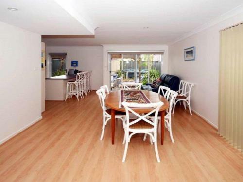 Scribbly Gum On Benton - Bushland Setting