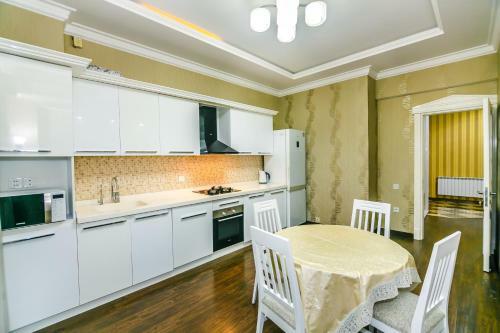 Apartment On 28 Mall