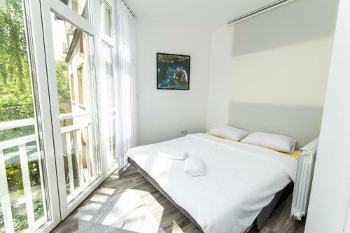 150sqm Apartment With 4 Units! Great For Groups