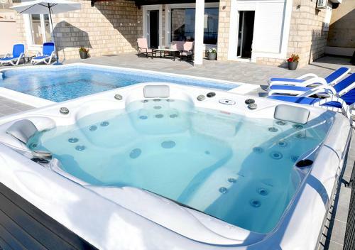 Luxury Villa Violeta With Pool And Jacuzzi Near Dubrovnik