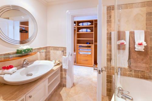 Schooner Bay 207 By Blue Sky Luxury