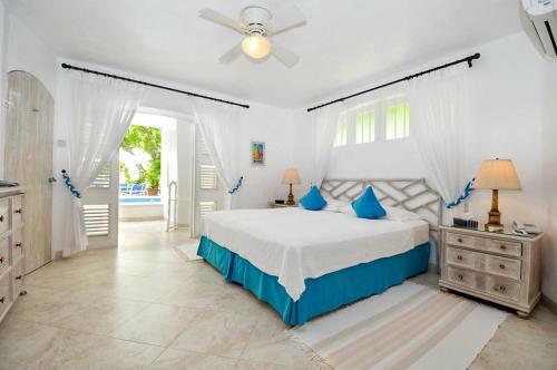Weston Villa Sleeps 6 With Pool And Air Con