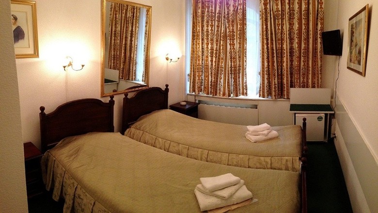 Hotel East West