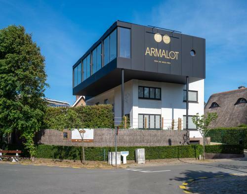 B&B Armalot By Julia
