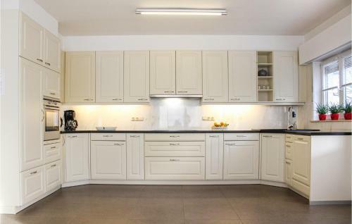 Nice Home In Oostduinkerke W/ Wifi And 3 Bedrooms