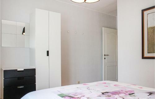 Nice Home In Oostduinkerke W/ Wifi And 3 Bedrooms