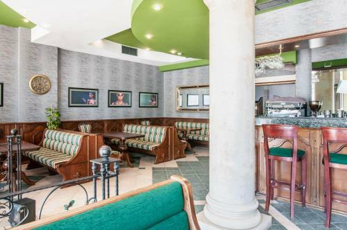 Akroza Hotel