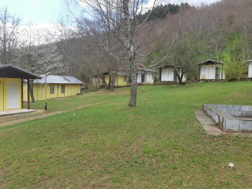 Lovely Bungalow In Pretty Area Place