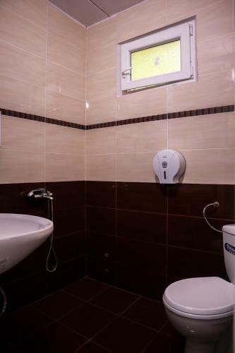 Lovely Bungalow In Pretty Area Place