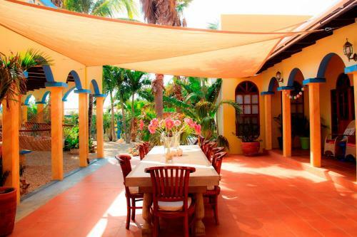 Hostal Goood Resort