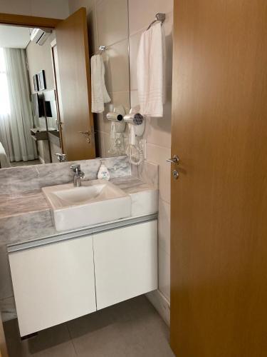 Apartamento Flat Confort�vel E Espa�oso (Apto 808)