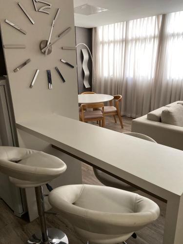 Apartamento Flat Confort�vel E Espa�oso (Apto 808)