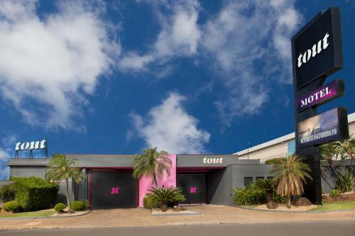 Hotel Tout Motel (Adults Only)