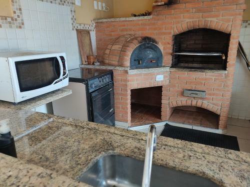 Fuja Fase Vermelha - Ch�cara Com Piscina 3 Suites