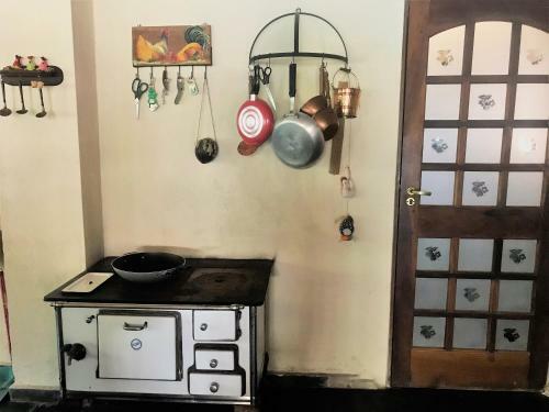 Casa Cercada de Verde No Centro de Monte Alegre Do Sul