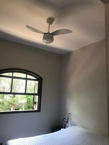 Casa Cercada de Verde No Centro de Monte Alegre Do Sul