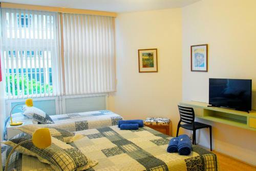 Copacabana Apartment, 30 Mts. From The Beach
