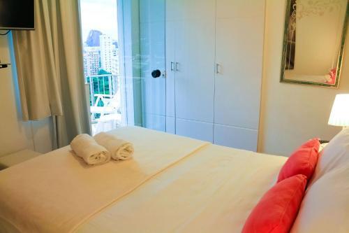 Lagoon View Apartment!