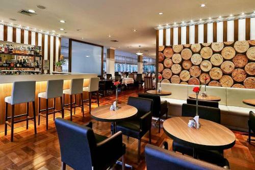 Hotel Su�te Luxo Com Cama King Size, Internet R�pida E Garagem Mercure Vl Olimpia