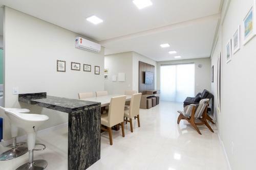Apartamento 2 Dormit�rios A 80 Metros Do Mar