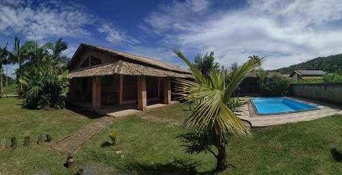 Casa de Campo Com Piscina Na Praia Em Mariscal-sc - Um Ref�gio