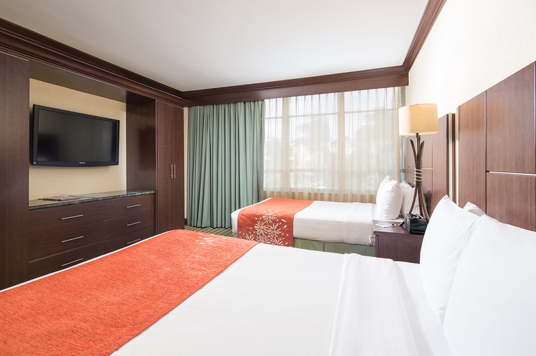 Hotel Newport Beachside Resort