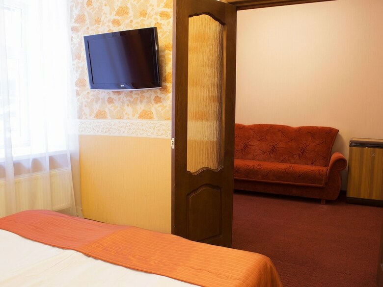 Dynasty Hotel