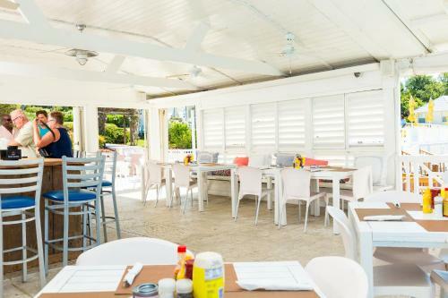 Hotel Romora Bay Resort & Marina