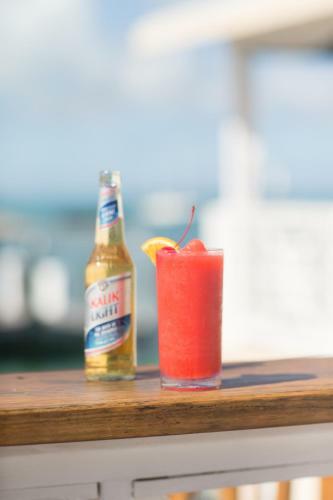 Hotel Romora Bay Resort & Marina