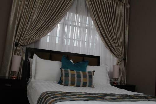 Triple Palms Bed And Breakfast