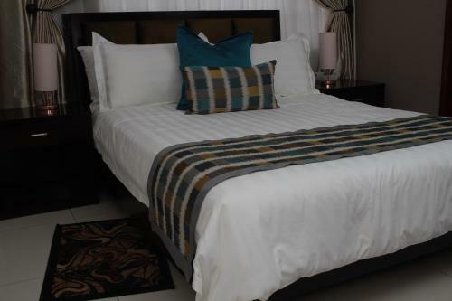 Triple Palms Bed And Breakfast