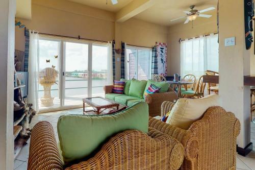 Suite F203 @ Mara Laguna